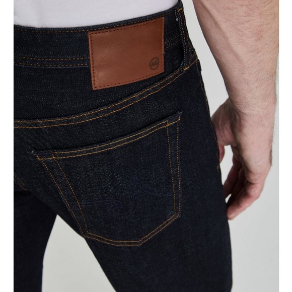 NWOT AG The Graduate Tailored Leg Jean
